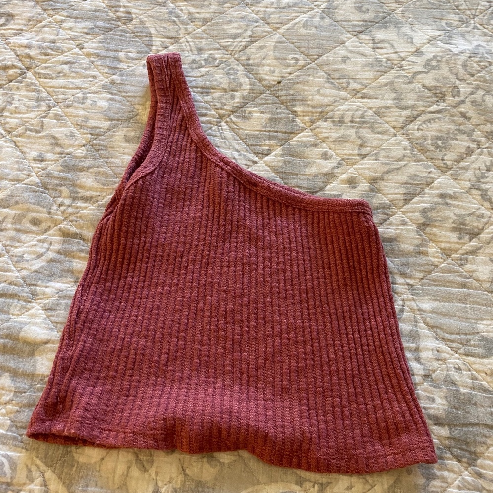 Super cute 1 shoulder top